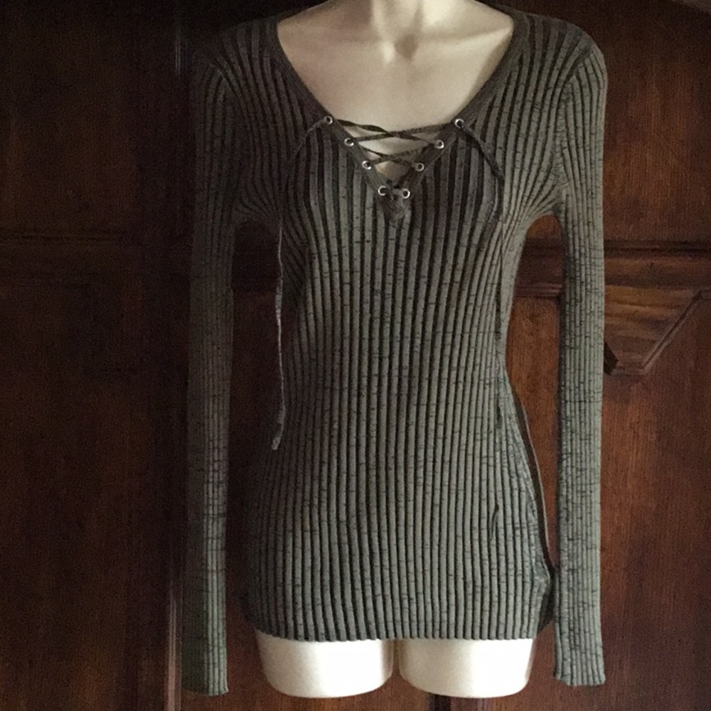 ‼️💲7️⃣ SALE ❗️Today only ‼️Sexy Lace up Top sold - Picture 1 of 4